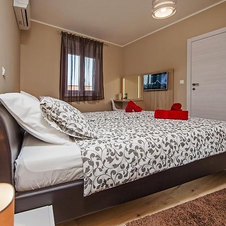 Apartment Panoss Rovigno Esterno foto
