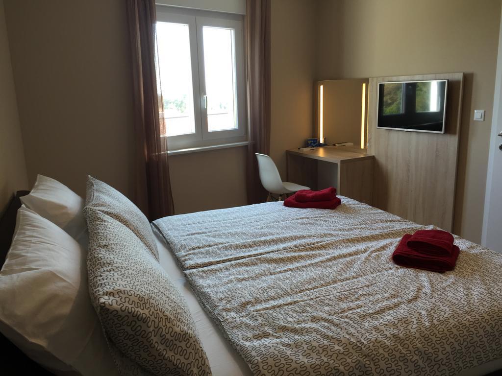 Apartment Panoss Rovigno Esterno foto