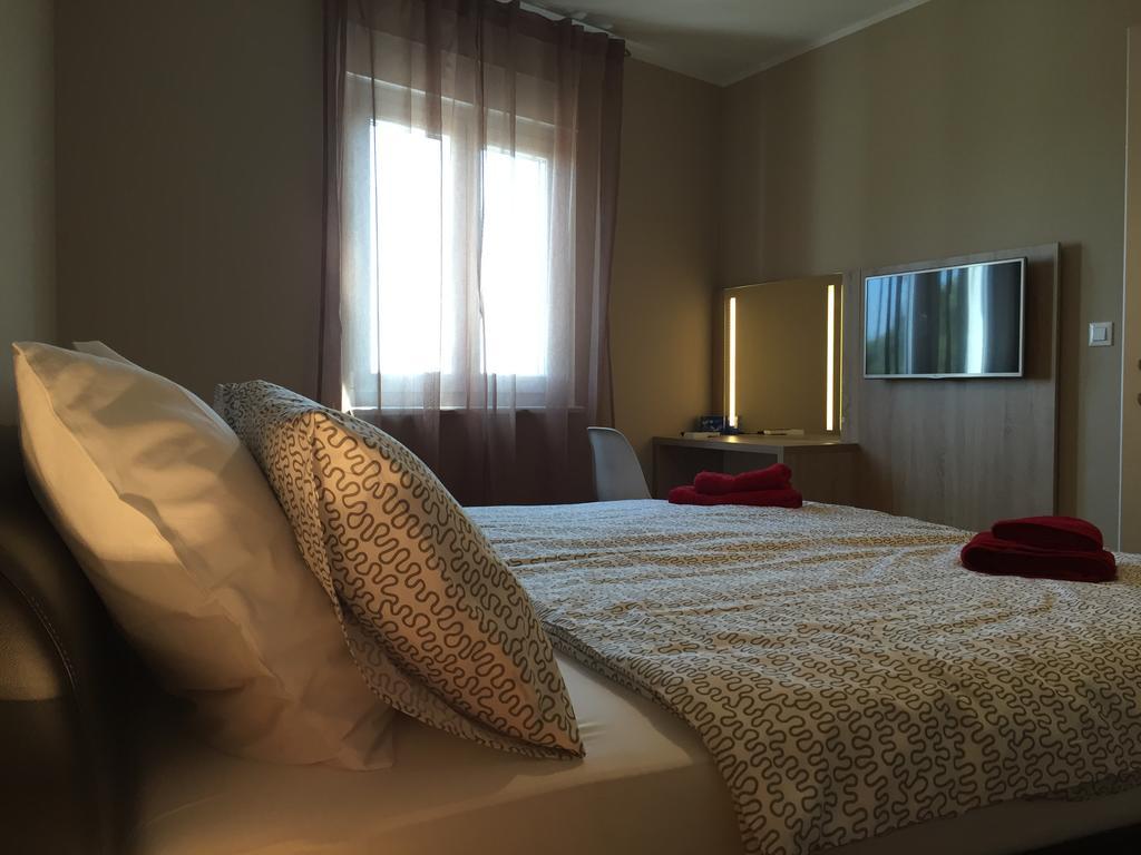 Apartment Panoss Rovigno Esterno foto