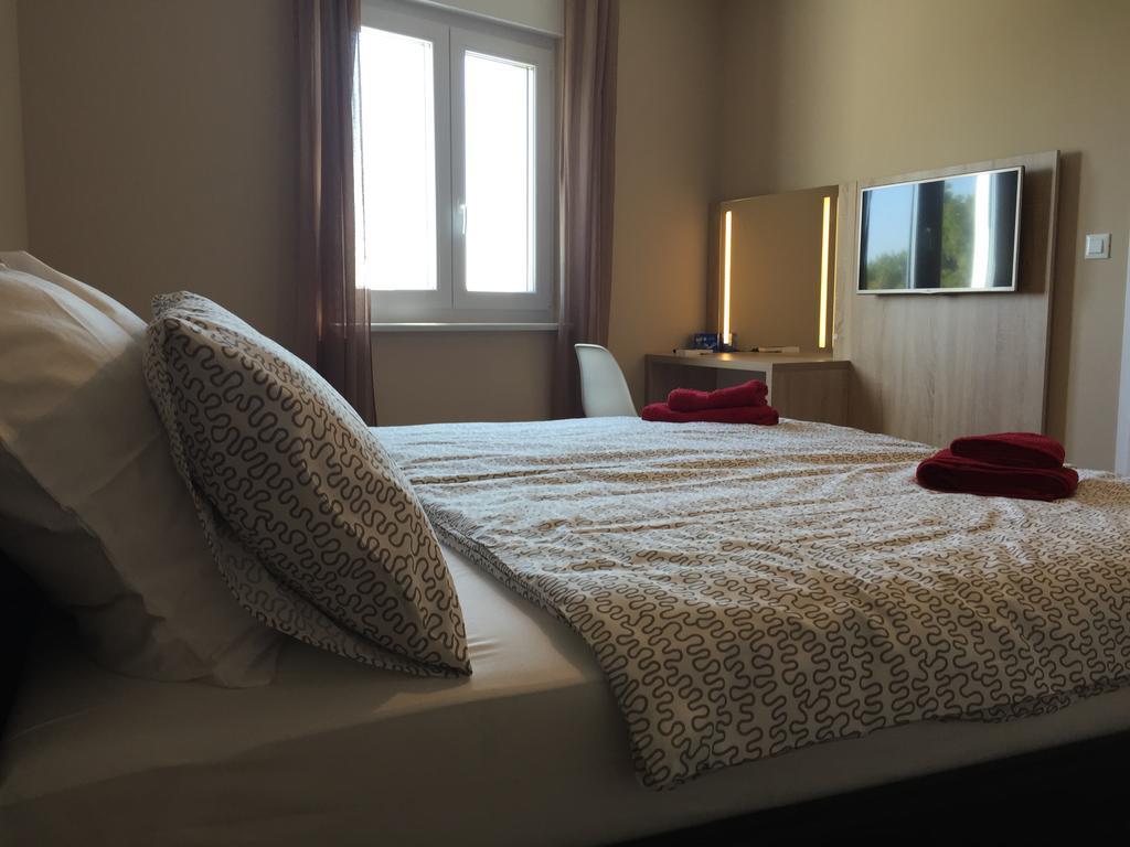 Apartment Panoss Rovigno Esterno foto