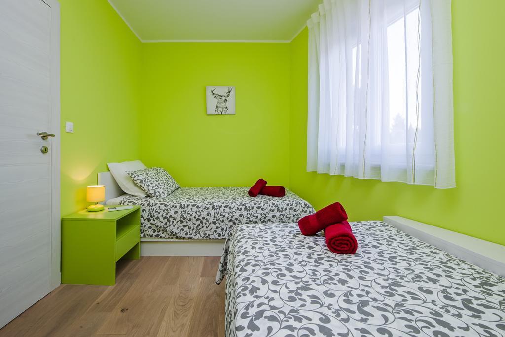 Apartment Panoss Rovigno Esterno foto